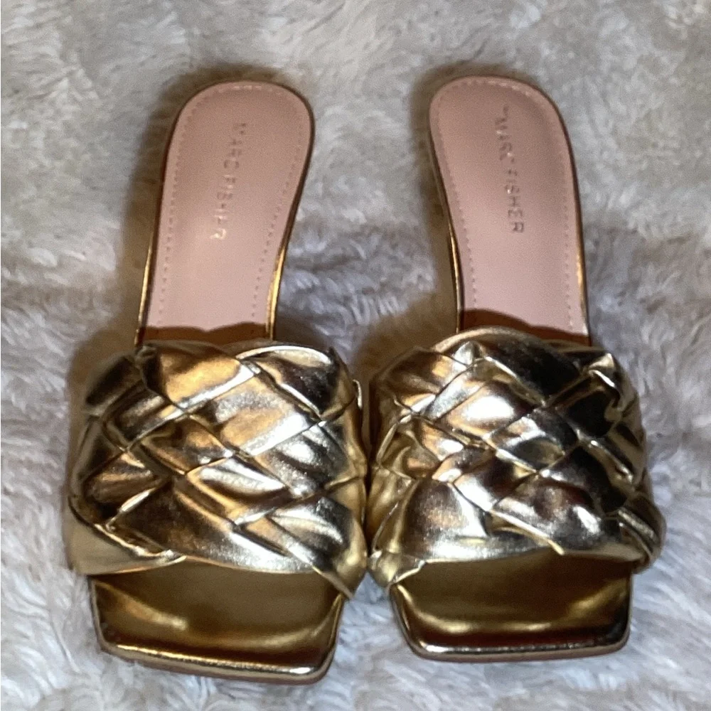 Marc Fisher Gold women’s braided strap sandal size 7